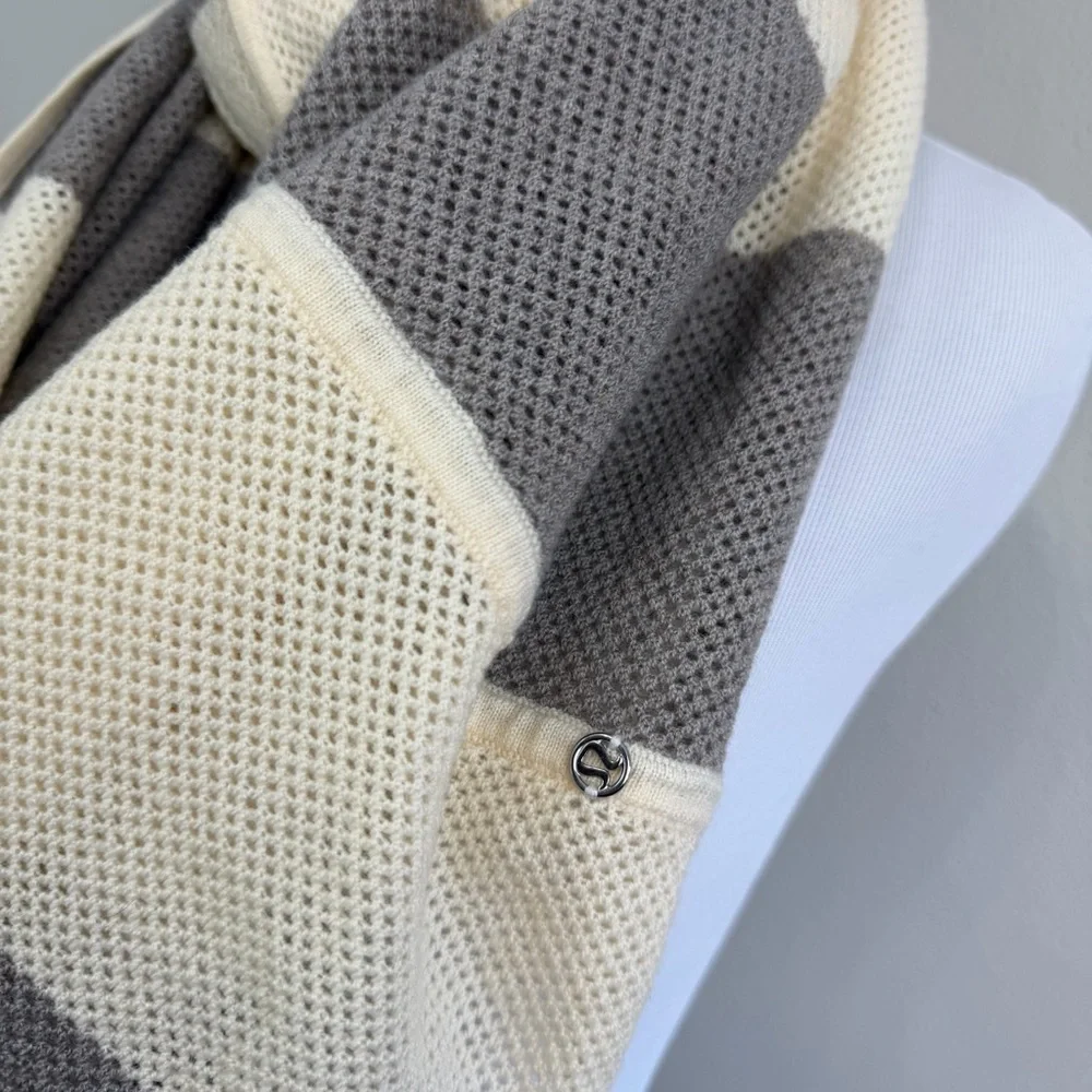 Lululemon Heart Opener Scarf Wool Heathered Storm Grey / Ghost Infinity Scarf